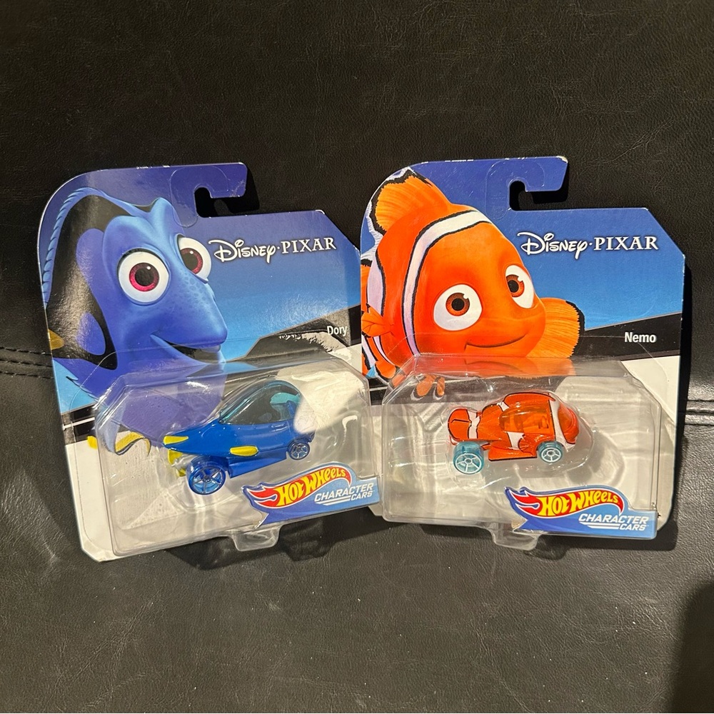 Disney Pixar Hot Wheels - Dory and Nemo